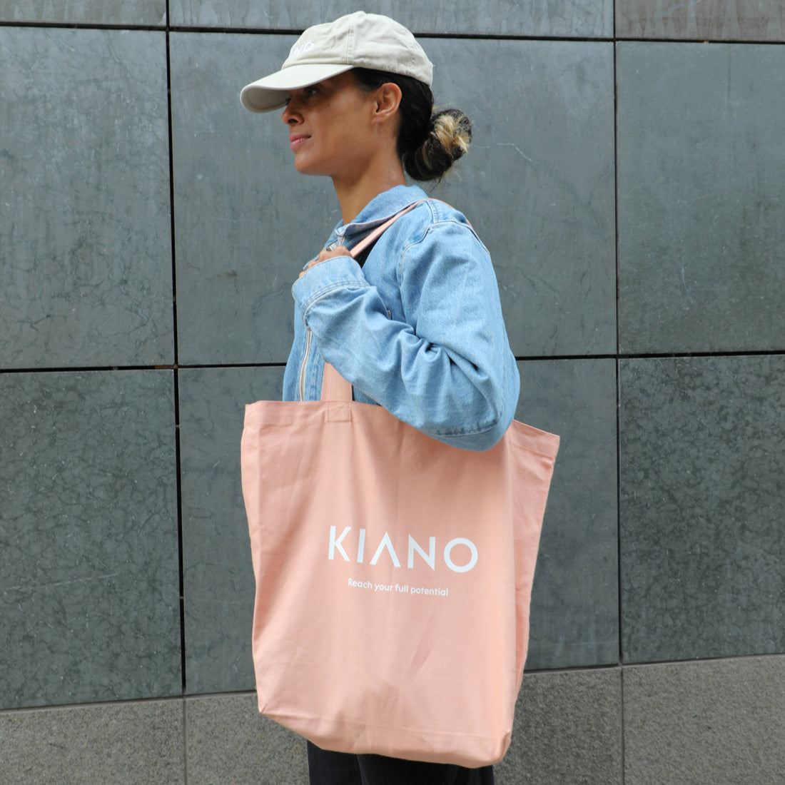 KIANO's Versatile Tote Bag: A Chic and Practical Choice for On-the-Go Lifestyles
