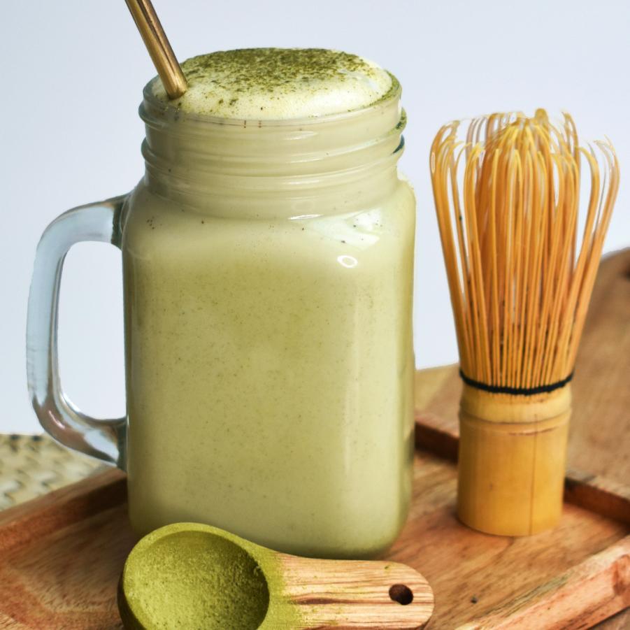 Blend of Energy and Focus: KIANO's Magic Matcha Latte in a Green Breakfast Smoothie